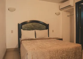 Hotel Latino hotel thumbnail 7