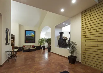 Concierge Plaza la Villa hotel thumbnail 2