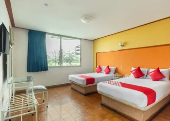 OYO Hotel Casa Blanca hotel thumbnail 3