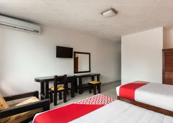 OYO Hotel Casa Blanca hotel thumbnail 6