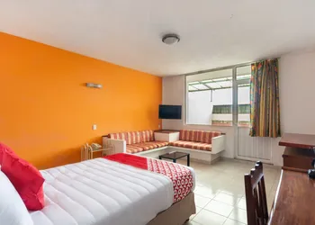 OYO Hotel Casa Blanca hotel thumbnail 8
