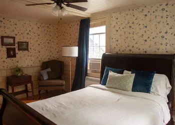 Lee Farm Inn hotel thumbnail 8
