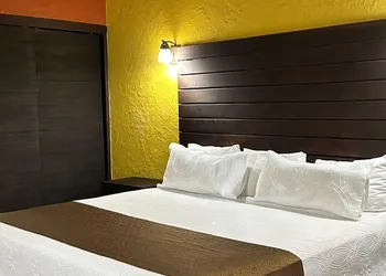 Hotel El Rancho hotel thumbnail 5