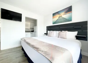 Greniers hotel thumbnail 7
