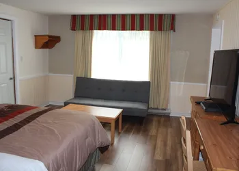 Crestwood Inn hotel thumbnail 8