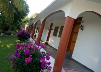 Hotel & Club Campestre Altos Paraiso hotel thumbnail 2