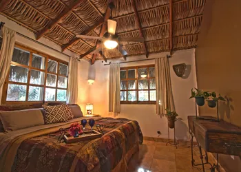 The Bungalows Hotel hotel thumbnail 4