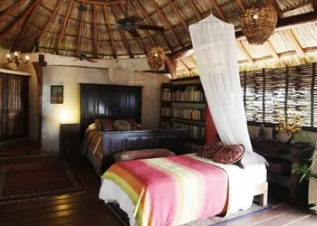 Present Moment Retreat hotel thumbnail 2
