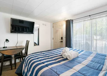 South Arm Retreats hotel thumbnail 7