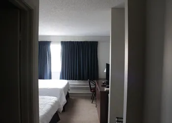 Morinville Plaza & Suites hotel thumbnail 6