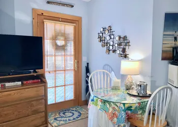 Torch Lake Bed & Breakfast hotel thumbnail 3