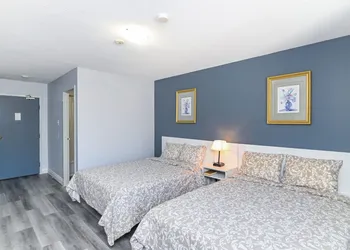 Lakeside Inn hotel thumbnail 4
