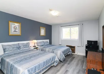 Lakeside Inn hotel thumbnail 5