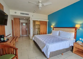 Holiday Inn Huatulco by IHG hotel thumbnail 6