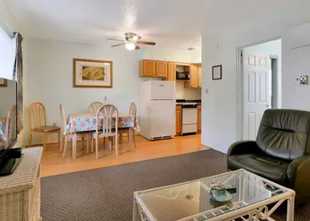 Carlton House Motel hotel thumbnail 5