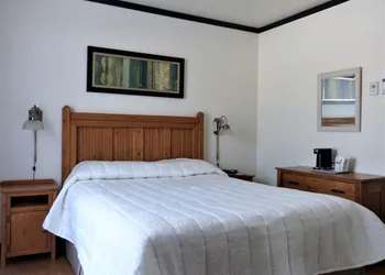 Auberge du Lac Malcom hotel thumbnail 4