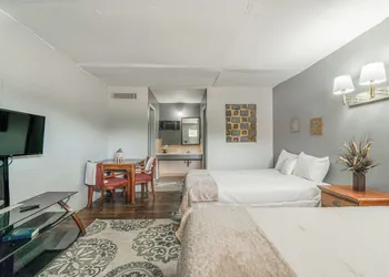 OYO Holiday Capri Motel & Rv Park hotel thumbnail 5