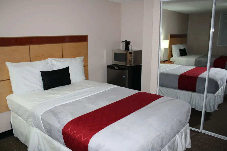 IACC Centers - Hotel Downtown Windsor hotel detail image 6