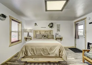 Cascade Lake Inn hotel thumbnail 4