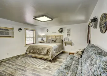 Cascade Lake Inn hotel thumbnail 5
