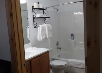 Brush Country Lodge hotel thumbnail 3