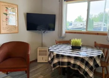 Lakeside Village Park Motel hotel thumbnail 5