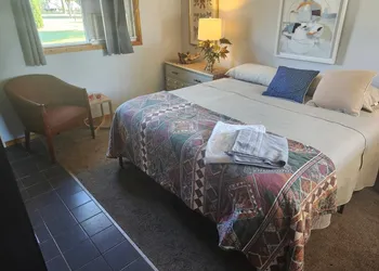 Lakeside Village Park Motel hotel thumbnail 7