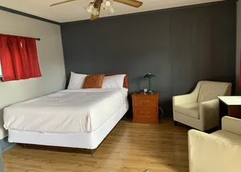 Glen Garry Motel and Cottages hotel thumbnail 2