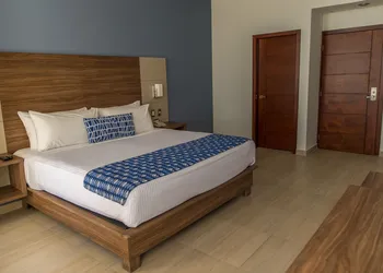 Ocean View Beach Hotel hotel thumbnail 8