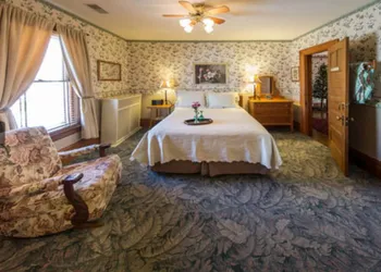 McConnell Inn hotel thumbnail 5