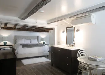 Maison Vivienne Southampton hotel thumbnail 2
