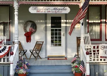Taylor Made Bed and Breakfast hotel thumbnail 2