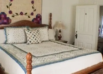 Taylor Made Bed and Breakfast hotel thumbnail 4