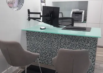 May-Dee Suites hotel thumbnail 2