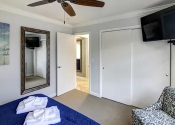 May-Dee Suites hotel thumbnail 5