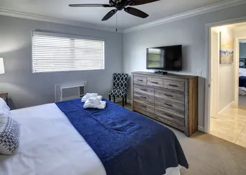 May-Dee Suites hotel thumbnail 6