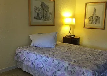 Economy Lodge hotel thumbnail 5