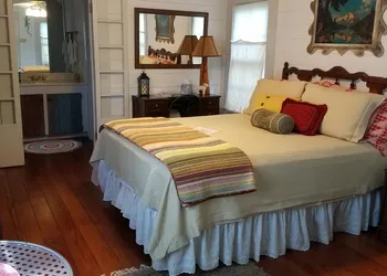 The Carriage House B&B hotel thumbnail 2