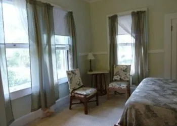 Old Hawaiian B and B hotel thumbnail 2