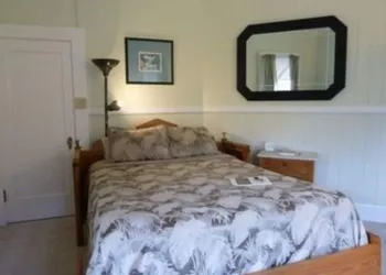 Old Hawaiian B and B hotel thumbnail 3