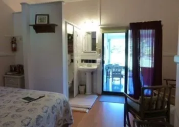 Old Hawaiian B and B hotel thumbnail 5
