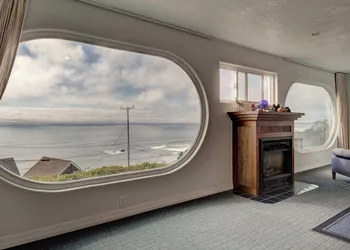 Ester Lee Oceanview Inn hotel thumbnail 3
