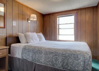 Ester Lee Oceanview Inn hotel thumbnail 8