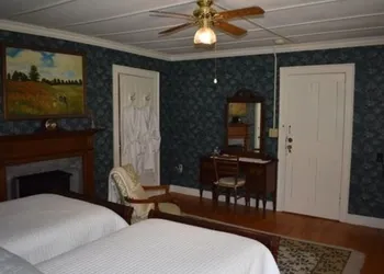 Harbour House Inn hotel thumbnail 2
