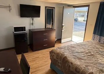 holiday motel hotel thumbnail 5