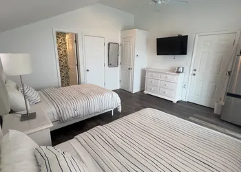 Driftwood Motel hotel thumbnail 5