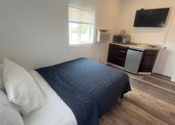 Driftwood Motel hotel thumbnail 7