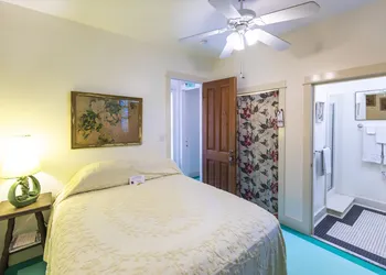 Hibiscus Coffee & Guesthouse hotel thumbnail 5
