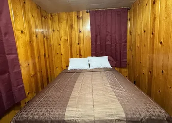 Crest Lodge Historic Mountain Inn hotel thumbnail 7