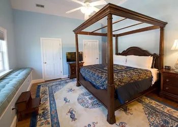 Kingsbay Mansion & Vacation Houses hotel thumbnail 5